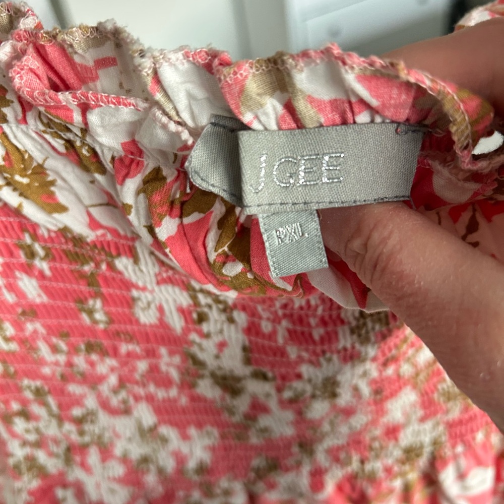 Chic Floral Smocked Blouse in Pink - Picture 2 of 3